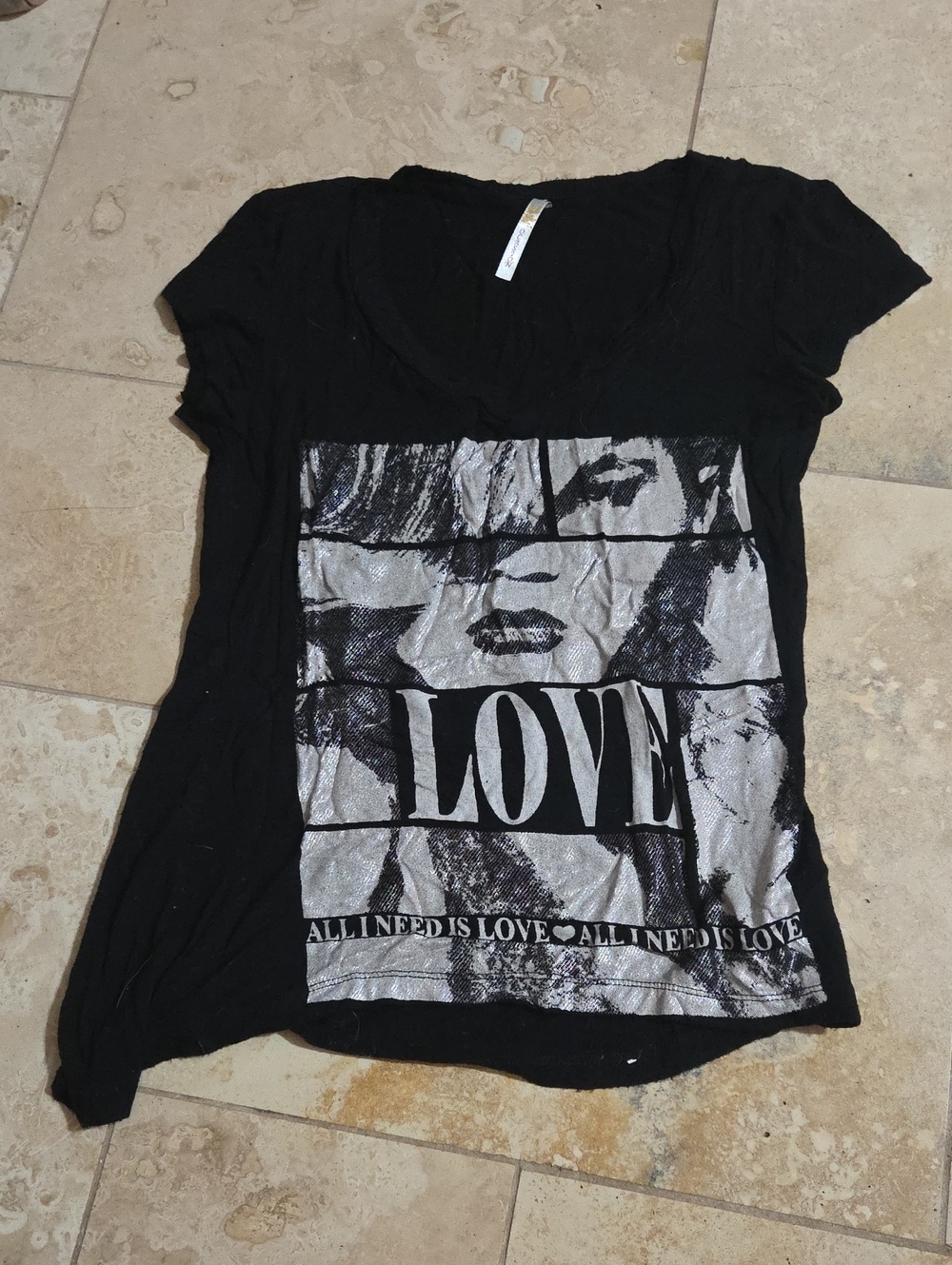 🖤 Occasion “All I Need Is Love” Black V-Neck Graphic Tee – Juniors XS